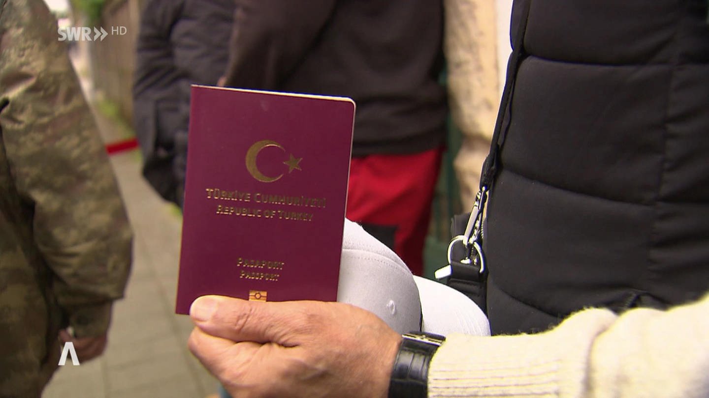 Türkischer Ausweis