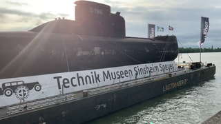U-Boot-Transport vor Abfahrt am Zollhafen Mainz