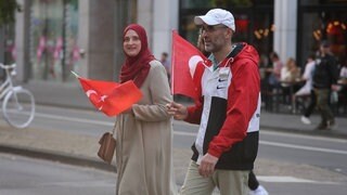 Nach dem Wahlsieg des türkischen Präsidenten Recep Tayyip Erdogan haben seine Anhänger in Rheinland-Pfalz gefeiert. Über Ausschreitungen ist nichts bekannt.