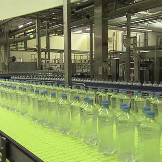 Flaschen in der Produktion