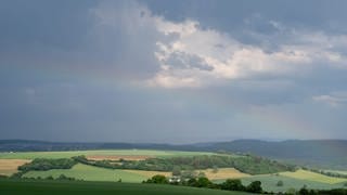 In Rheinland-Pfalz drohen Schauer und Gewitter - auch Unwetter könnte es geben, sagt der DWD.