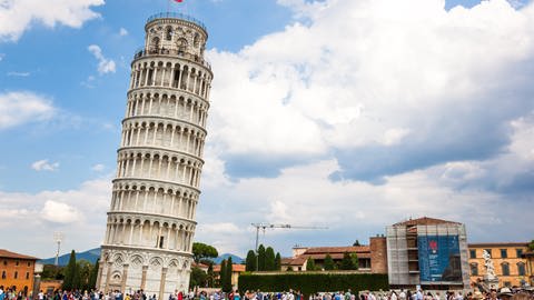Auch nach 850 Jahren noch schief wie eh und je - der schiefe Turm von Pisa.