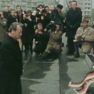 Willy Brandts Kniefall vor dem Mahnmal im Warschauer Ghetto 1970 