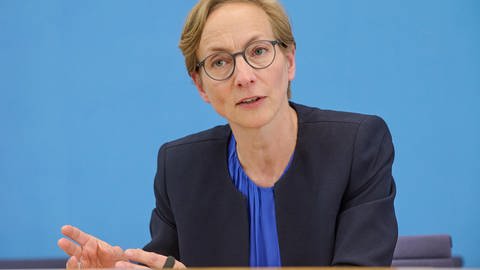 Prof. Ursula Schroeder, Direktorin des Instituts für Friedensforschung und Sicherheitspolitik an der Universitaet Hamburg (IFSH)