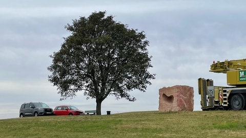 Die Sandstein-Skulptur bei Dörrmoschel