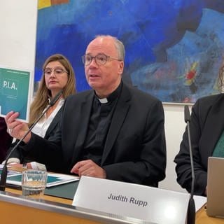 Bischof von Trier Stephan Ackermann spricht beim jährlichen Bericht