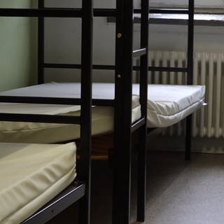 Leeres Bett im Zimmer der Aufnahmeeinrichtung für Flüchtlinge