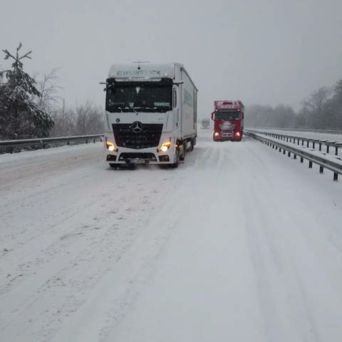 Schneechaos auf der Autobahn