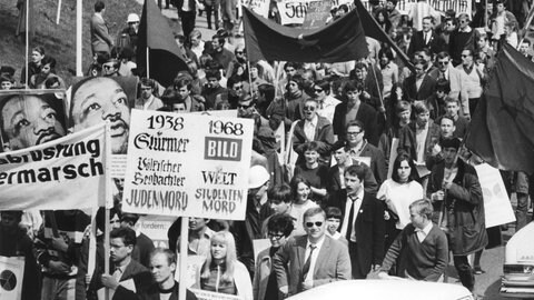 1968 protestierten hunderte Menschen in Stuttgart.