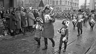 Mitglieder des Mainzer Carneval-Vereins bei einem Unzug 1963 in Mainz