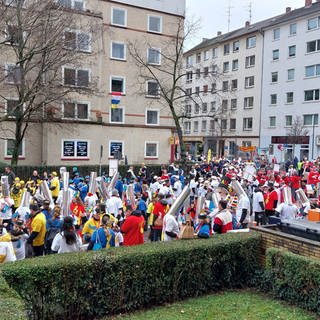 Buntes Treiben auf dem Jugendmaskenzug in Mainz