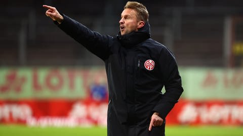 Nachwuchstrainer Benjamin Hoffmann zeigt in der Youth League der Mainzer Jugend, wo es lang geht. Er könnte die Nachfolge des entlassenen Cheftrainers Jan Siewert bei den Profis antreten.