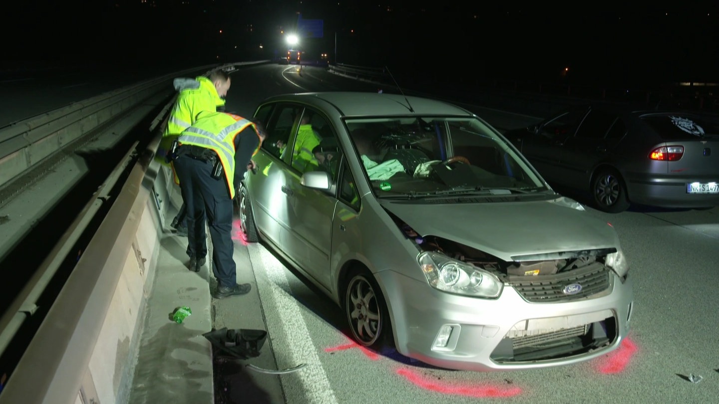 Kinder Verletzt: Falschfahrer Verursacht Auf A48 Schweren Unfall - SWR ...