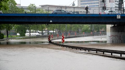 In Saarbrücken ist die Stadtautobahn wegen des Hochwassers gesperrt