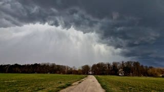 Regenwolken kündigen den nächsten Starkregen in RLP an