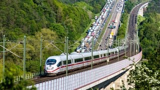 Symbolbild: Staus auf den Autobahnen und volle Züge erwartet der ADAC auch für RLP am langen Fronleichnams-Wochenende