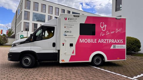 Weil es in vielen Regionen in Rheinland-Pfalz einen Mangel an Hausärzten gibt, sollen nun diese mobilen Arztpraxen zum Einsatz kommen.