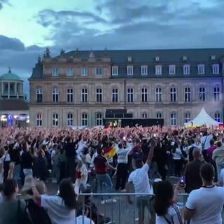 Deutschland-Fans jubeln beim Public Viewing