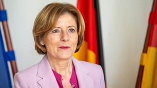 Die rheinland-pfälzische Ministerpräsidentin Malu Dreyer (SPD) kündigt ihren Rückzug vom Amt an.