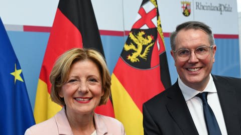 Malu Dreyer hört als Ministerpräsidentin von Rheinland-Pfalz auf - Alexander Schweitzer soll ihr Nachfolger werden.