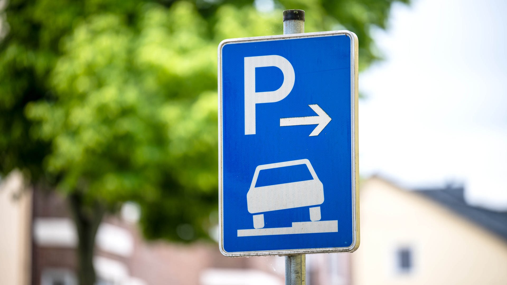 Teures Parken für SUV: Umwelthilfe stellt Anträge auch in RLP
