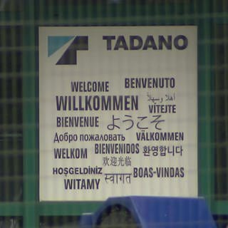 Flughafenschild "Tadano"