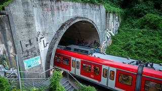 Bahn entschuldigt sich für späte Evakuierung von S-Bahn in Mainz 