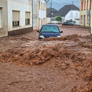 Extremer Starkregen hat an Pfingsten in Kirn zu Überflutungen und Erdrutschen geführt. 