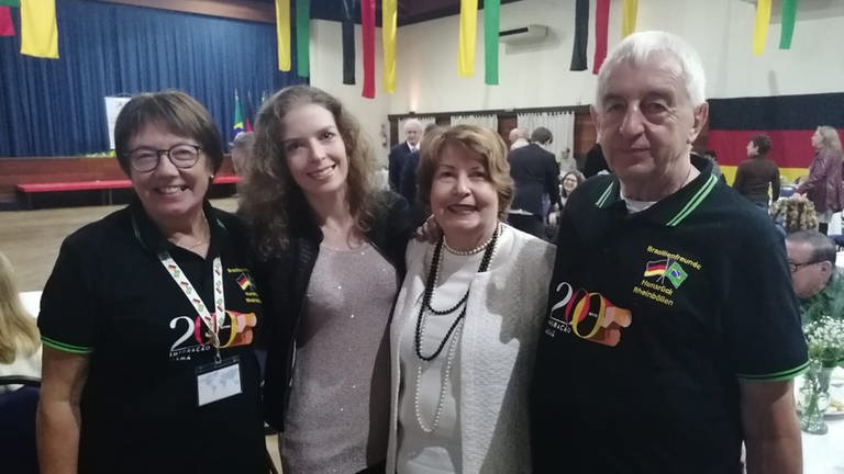 Von links: Brigitte Rockenbch, Tatjana Rockenbach (aus Brasilien), Helena Rockenback (aus Brasilien) und Werner Rockenbach in Brasilien