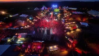 Bei der NATURE ONE öffnen heute die Campingplätze. Das Festival im Hunsrück gilt als einer der größten Techno-Events Deutschlands.