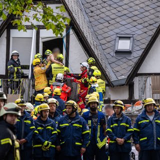 Hoteleinsturz Kröv: Rettung Verschütteter, ein Toter