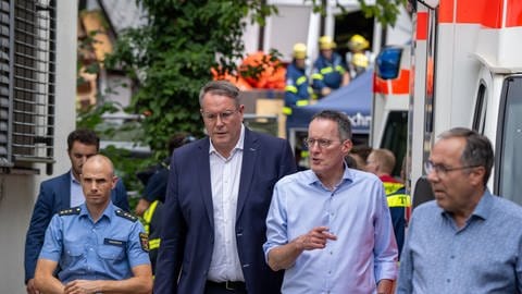 Ein Hotel in Kröv ist eingestürzt, zwei Menschen sind tot, weitere sind verschütttet.