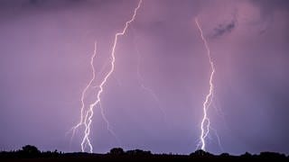 Am Dienstag soll es bis zu 36 Grad heiß werden in Rheinland-Pfalz. Ab dem Nachmittag ziehen Gewitter auf.