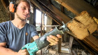 Handwerker beim Wiederaufbau im Ahrtal