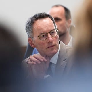 Der RLP-Innenminister Michael Ebling (SPD) sprach sich nach dem Anschlag in Solingen für ein schärferes Waffenrecht aus. 