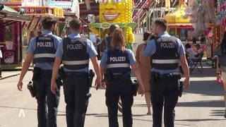 Polizei auf einem Volksfest