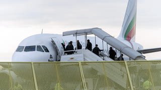 Immer wieder werden Ausreisepflichtige mit bundesweiten Sammelabschiebungen aus Deutschland geflogen. 