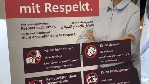 "Miteinander mit Respekt" - Mit diesen Plakaten wirbt die Stadt Trier in ihrer Verwaltung für einen besseren Umgang miteinander und mit Mitarbeitern.