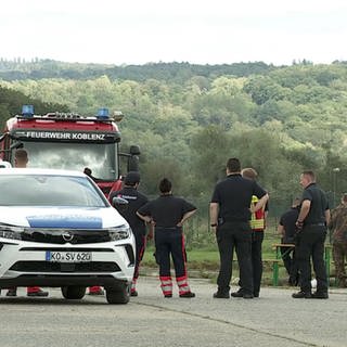 Feuerwehr und Sprengungexperten an der Sprengungsstelle