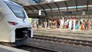 Nach der massiven Störung im Bahnverkehr rollen im Rhein-Main-Gebiet wieder Züge. 