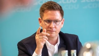 Der CDU-Bundestagsabgeordnete Johannes Steiniger während der Pressekonferenz. Der designierte Landesvorsitzende der Partei CDU Rheinland-Pfalz, Gordon Schnieder präsentiert Johannes Steiniger als neuer Generalsekretär der CDU in Rheinland Pfalz bei einer Pressekonferenz in Mainz.