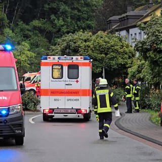 Feuerwehr und Rettungswagen