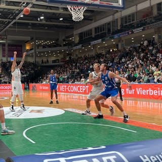 Sehr unglücklich sind die Gladiators Trier (in Weiß) im BBL-Pokal bereits in der ersten Runde ausgeschieden. Gegen BBL-Aufsteiger Skyliners Frankfurt war schon Endstation.