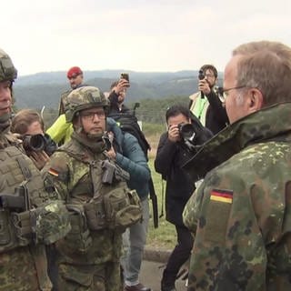 Bundeswehr-Soldaten und Presse