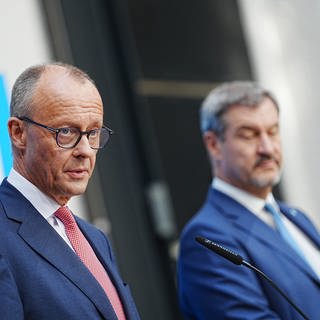 Die Frage der Kanzlerkandidatur der Union ist entschieden. Friedrich Merz (l), CDU-Bundesvorsitzender und Unionsfraktionsvorsitzender, und Markus Söder, CSU-Vorsitzender und Ministerpräsident von Bayern, bei ihrer Pressekonferenz in Berlin.