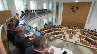 Blick auf den Landtag, in dem der Abchlussbericht zur Flutkatastrophe im Ahrtal besprochen wird.