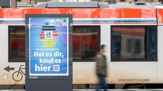 Das Deutschlandticket wird teurer - die Entscheidung sorgt unter anderem bei Fahrgastverbänden für Kritik. 