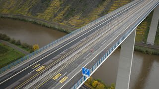 Die Moseltalbrücke Winningen in Rheinland-Pfalz musste sich bereits einem Stresstest unterziehen, um die Sicherheit der Brücke zu prüfen.