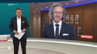 Nachrichtensprecher Sascha Becker und der EU-Abgeordnete Joachim Streit von den Freien Wählern