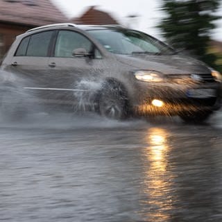 Der Deutsche Wetterdienst sagt Starkregen in Rheinland-Pfalz voraus.